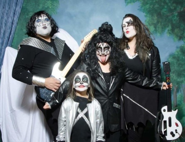 people dressed up as KISS