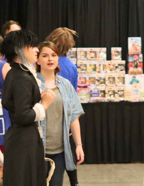 Cosplayer talking to a group of teenagers